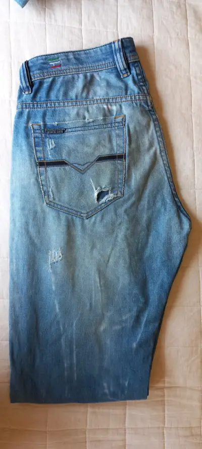 Jeans hombre Diesel,desgastados talla 42 - miniatura 5