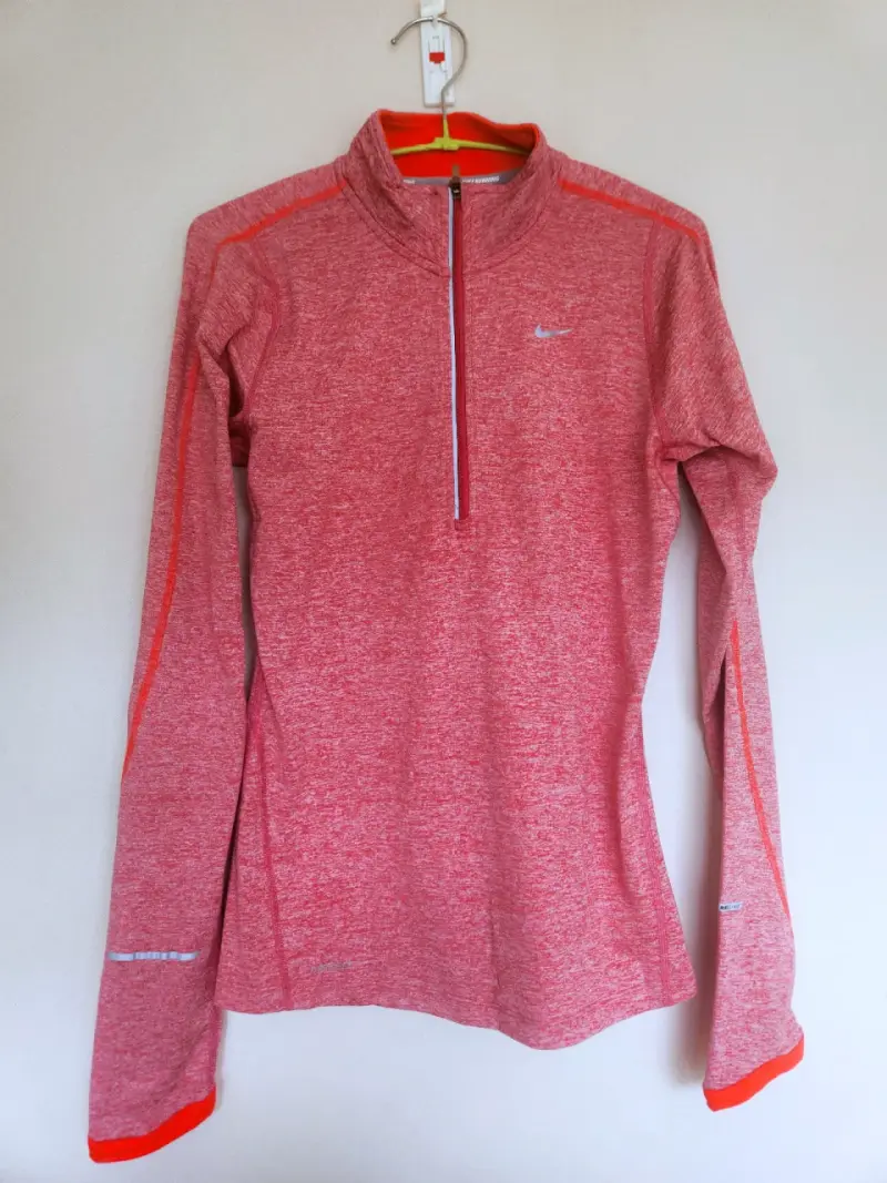 Polera deportiva Nike roja para mujer - 1