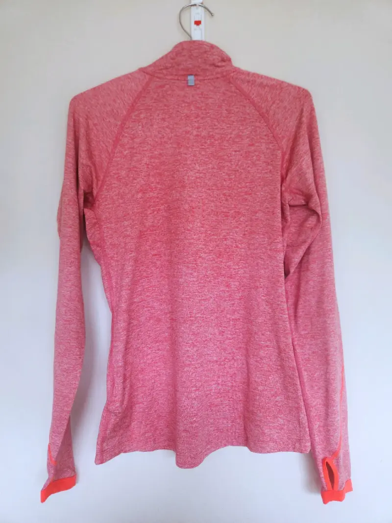 Polera deportiva Nike roja para mujer - 2