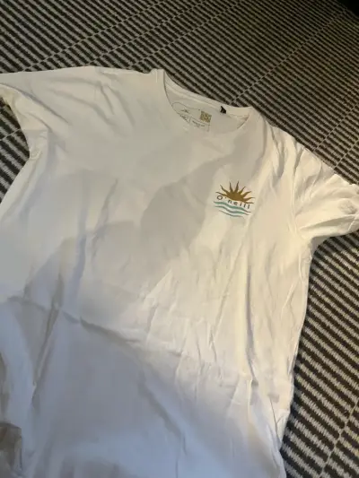 Polera blanca O'Neill con logo - miniatura 1