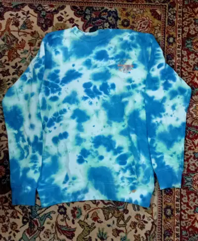 Polerón tie-dye azul y blanco unisex - miniatura 1