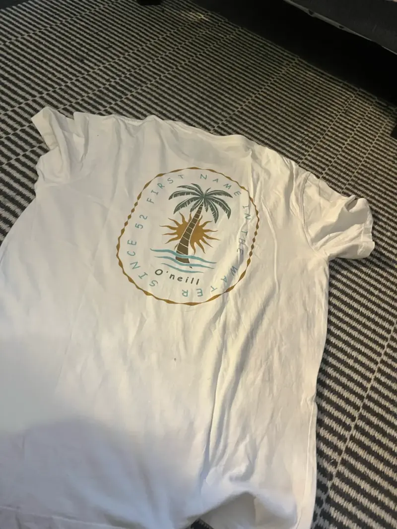 Polera blanca O'Neill con logo - 4