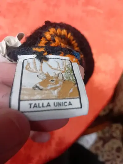 Gorro de lana tejido con diseño colorido - miniatura 2