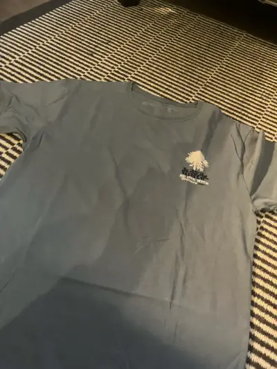 Polera azul Kaya con estampado de árbol - miniatura 1