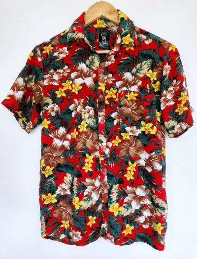 Camisa hawaiana floral roja para hombre - miniatura 1