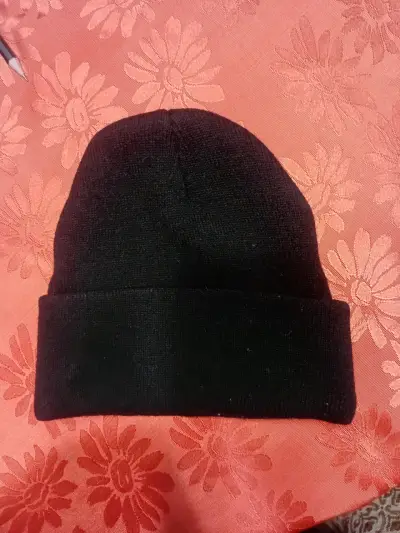 Gorro de lana negro con logo bordado - miniatura 2
