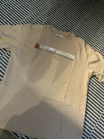 Polera beige Luxury Lifestyle para hombre - miniatura 1