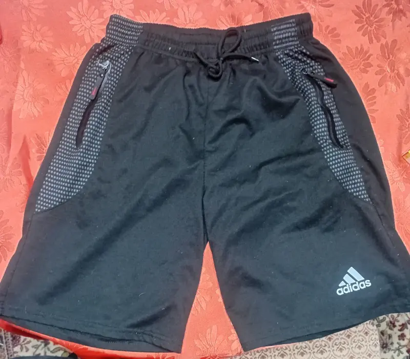 Shorts deportivos negros Adidas para hombre - 1