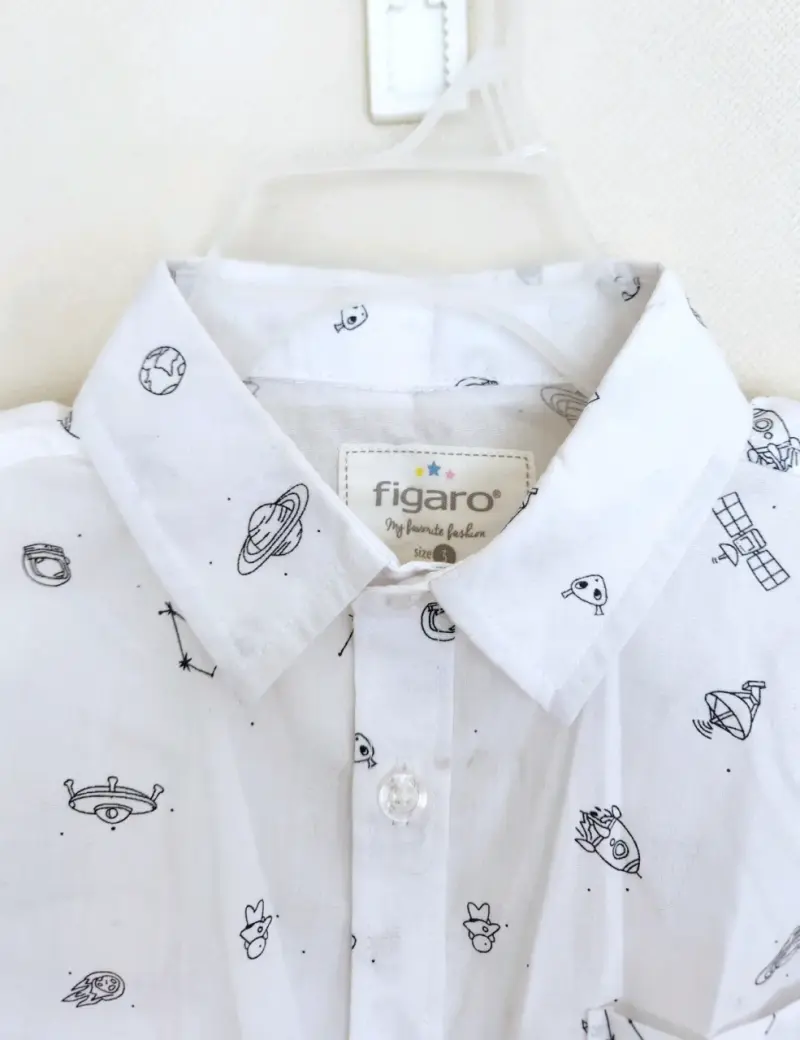 Camisa infantil blanca con estampado espacial - 3