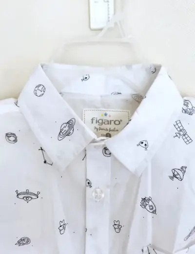Camisa infantil blanca con estampado espacial - miniatura 3
