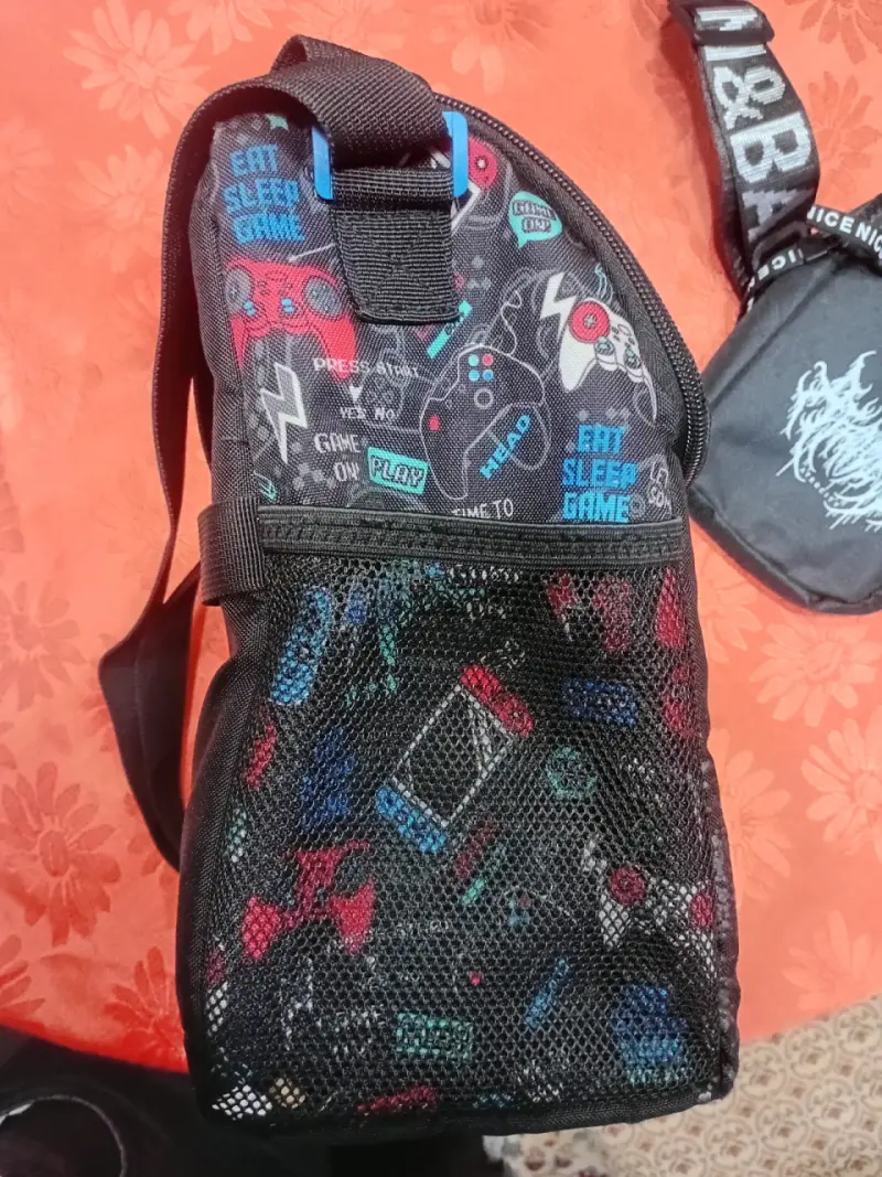 Bolso bandolera gamer con diseño de videojuegos - 2