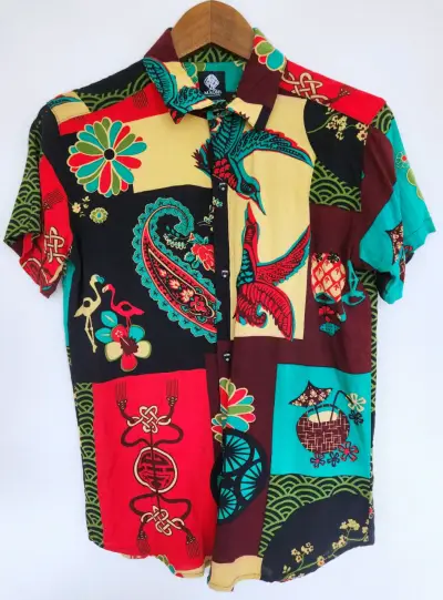 Camisa hawaiana estampada colorida para hombre - miniatura 1
