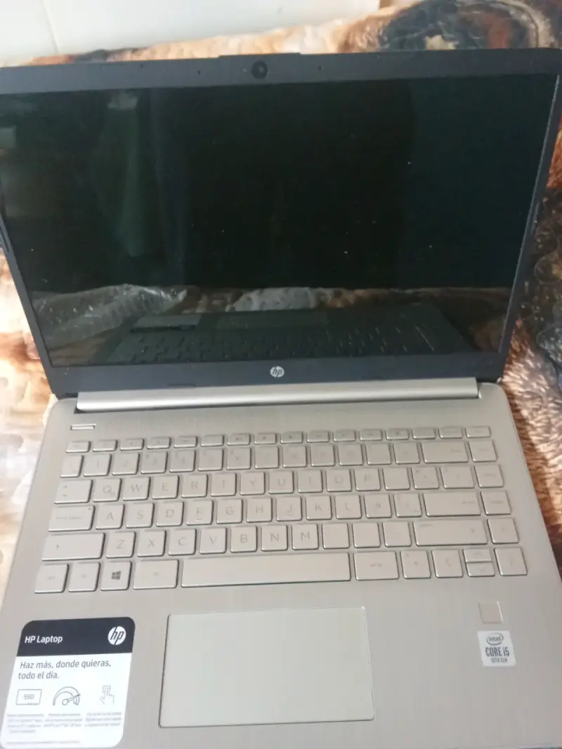 Laptop HP con Intel Core i5 y SSD - 1