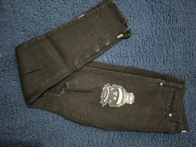 Jeans negros con parches estilo urbano - miniatura 2