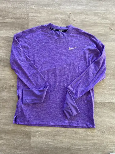 Polera deportiva Nike morada de manga larga - miniatura 4