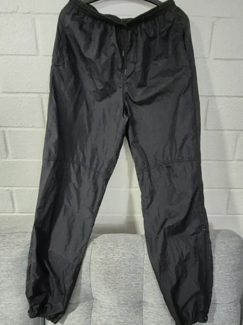 Pantalones deportivos negros unisex impermeables - 1