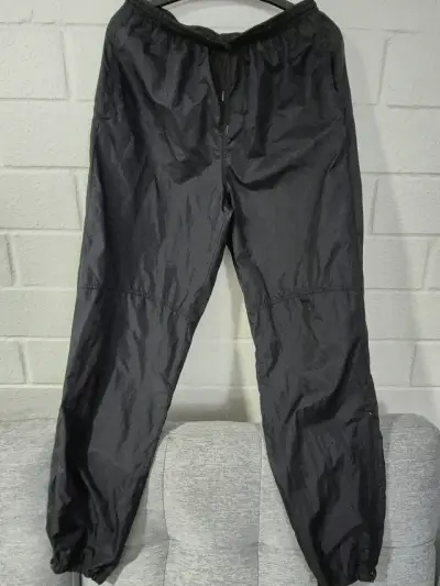 Pantalones deportivos negros unisex impermeables - miniatura 1