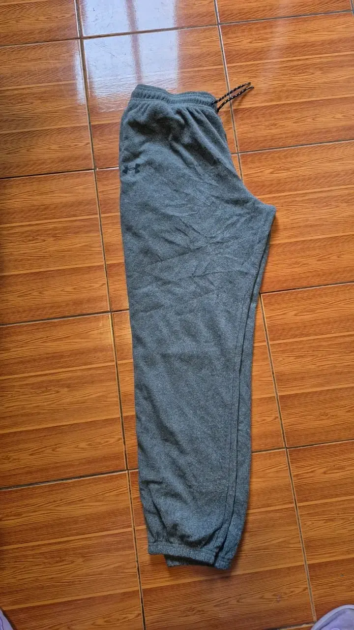 Pantalón deportivo Under Armour gris Xs