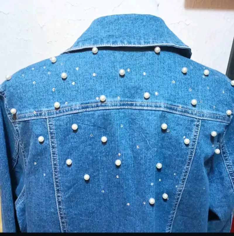 Chaqueta de mezclilla con perlas para mujer - 4