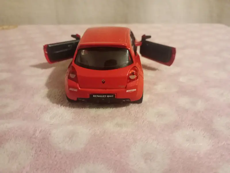 Auto a escala Renault Sport rojo - 1