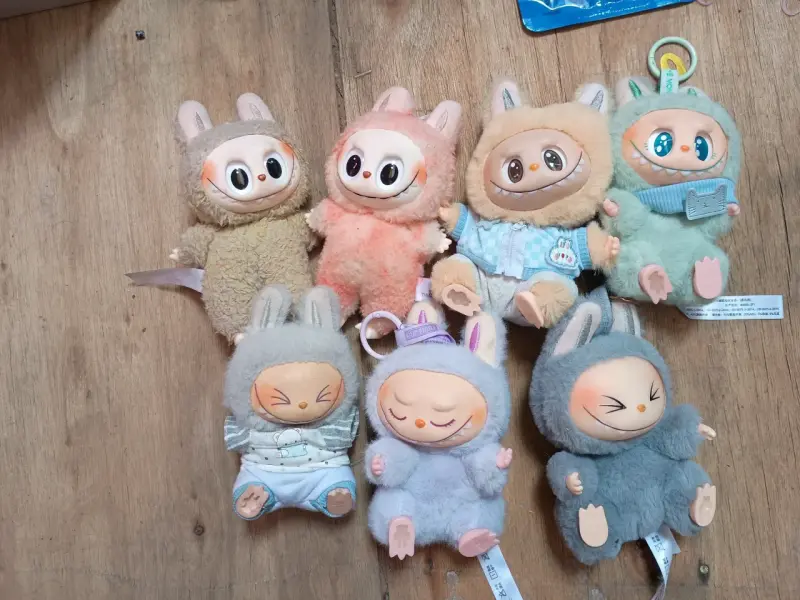 LOTE DE JUGETES Y PELUCHES - 2