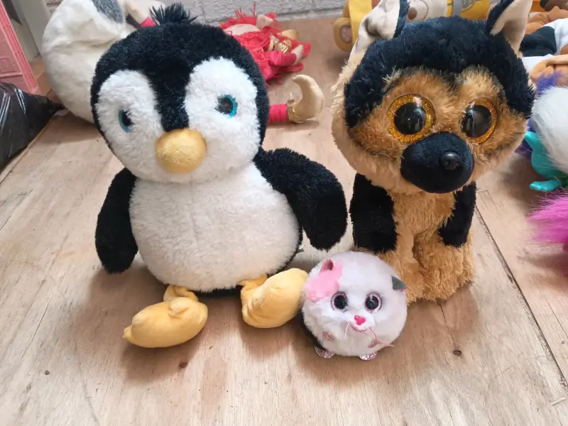 LOTE DE JUGETES Y PELUCHES - 4