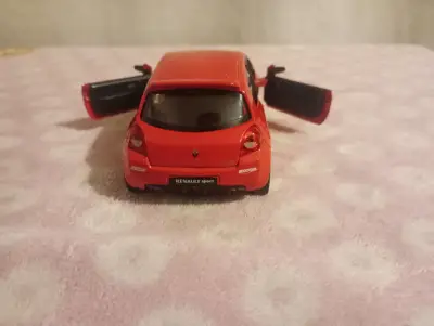 Auto a escala Renault Sport rojo - miniatura 1