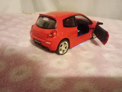 Auto a escala Renault Sport rojo - miniatura 2