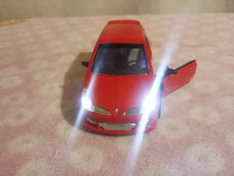 Auto a escala Renault Sport rojo - 5