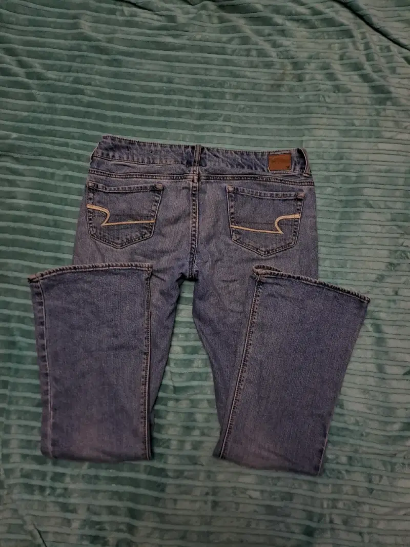 Jeans acampanados American Eagle para mujer - 2