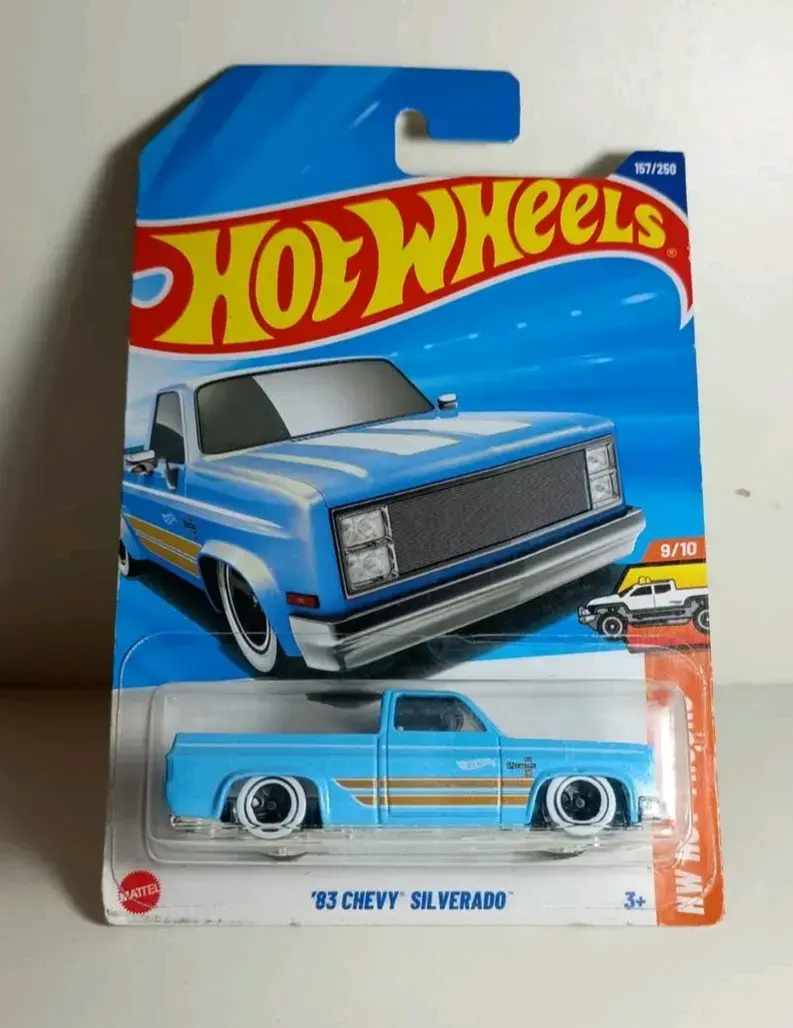 Hot Wheels '83 Chevy Silverado azul