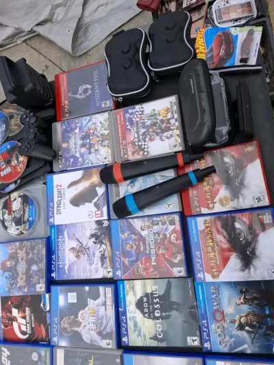 Colección de videojuegos PS3 y PS4 con accesorios - miniatura 1