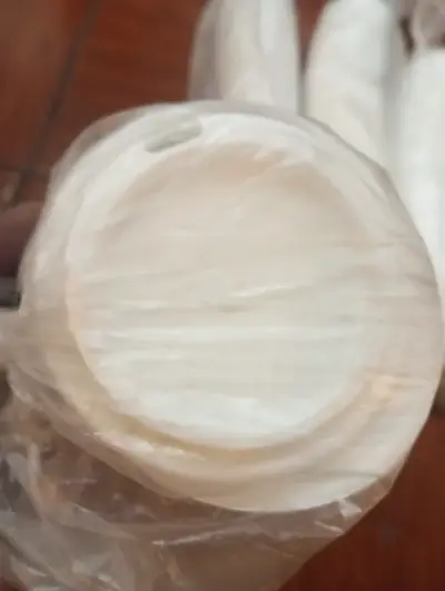 Tapas para vasos desechables blancos en paquetes - miniatura 2