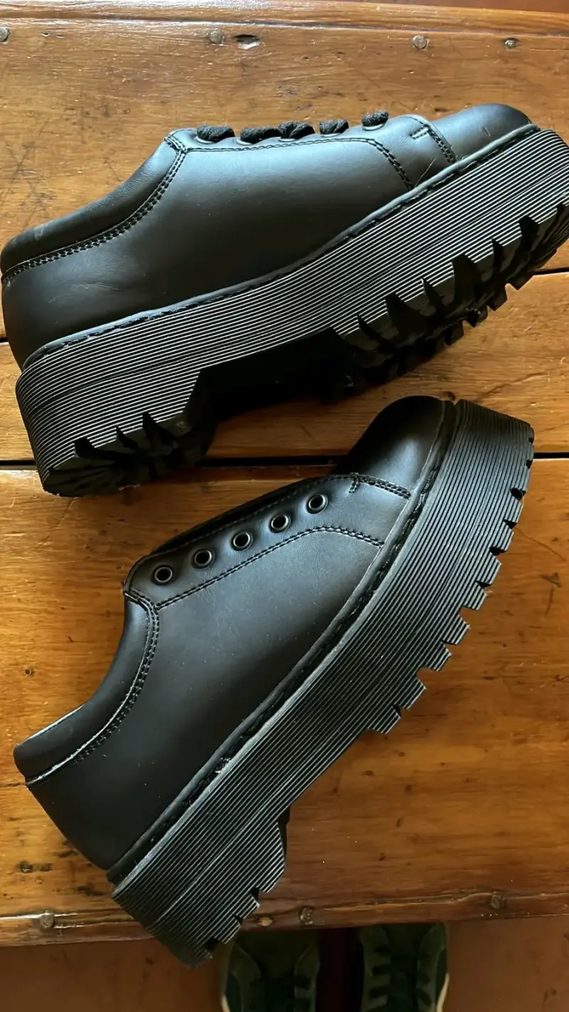 Zapatillas negras con plataforma gruesa - 1