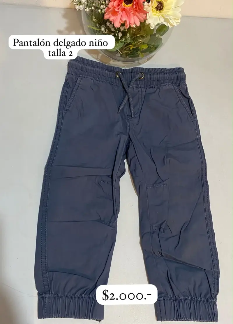 Pantalón delgado para niño talla 2