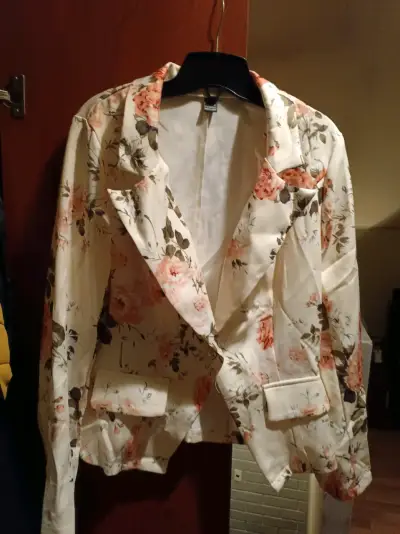 Blazer floral para mujer elegante y moderno - miniatura 3