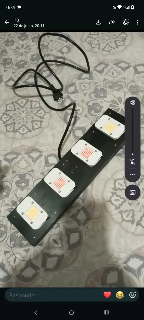 Panel LED de cultivo con cuatro luces