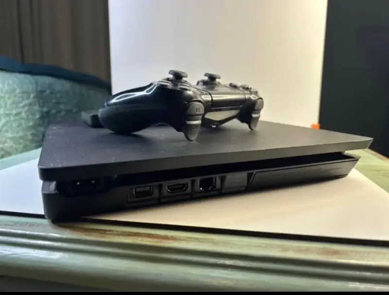 PlayStation 4 Slim de 500 GB - 1