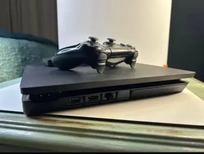 PlayStation 4 Slim de 500 GB - miniatura 1