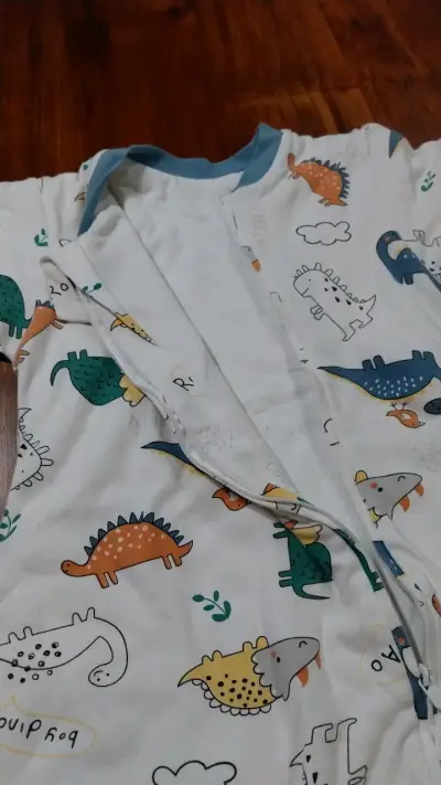 Enterito de bebé con diseño de dinosaurios - miniatura 2