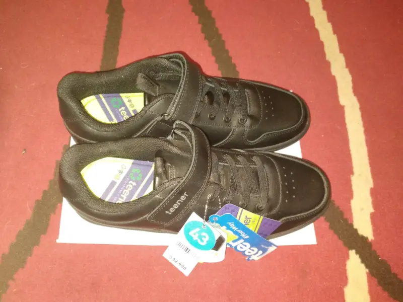 Zapatillas escolares negras Teener con velcro