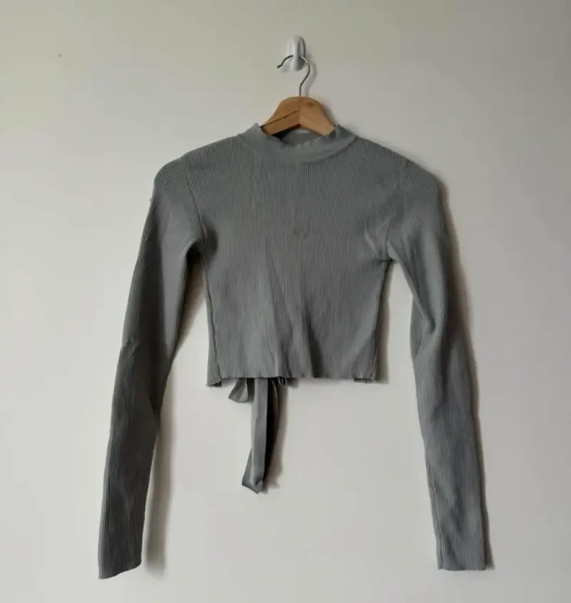 Polera manga larga gris con amarre ZARA - 1
