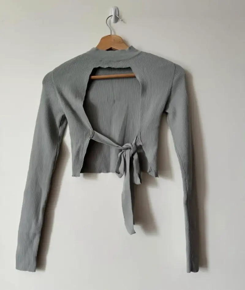 Polera manga larga gris con amarre ZARA - 2