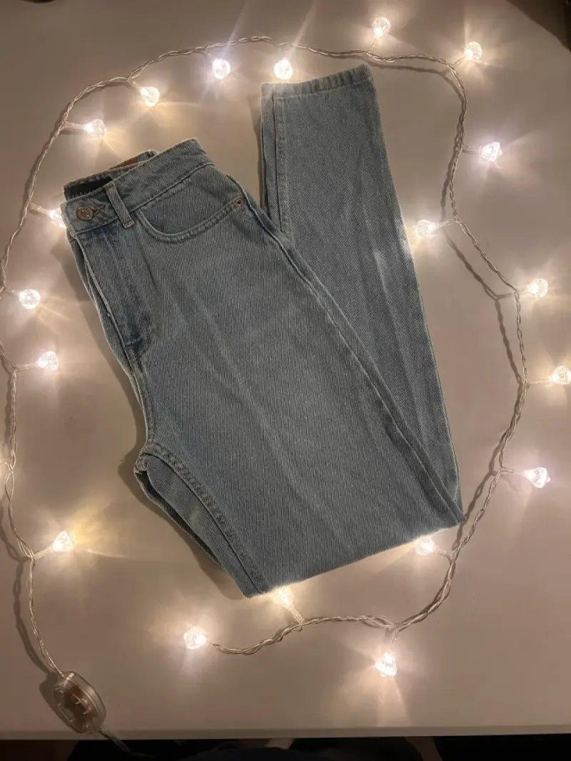 Jeans de mezclilla azul claro para mujer