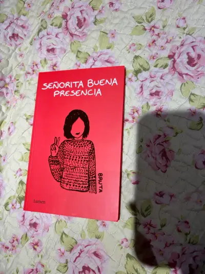 Libro 'Señorita Buena Presencia' de Bruta - miniatura 1