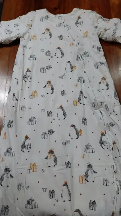 Saco de dormir infantil con diseño de pingüinos - miniatura 1
