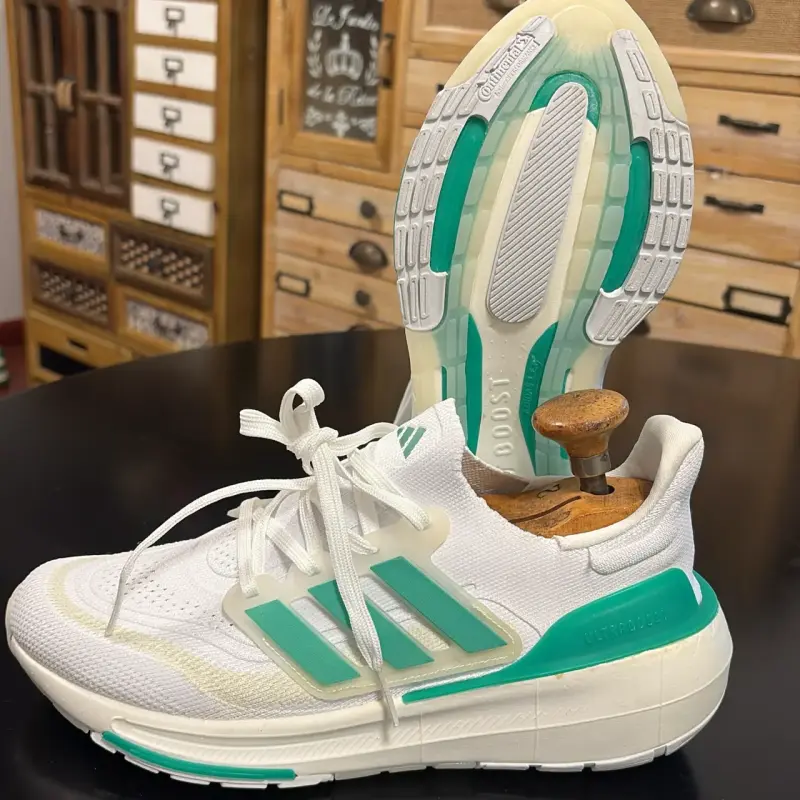 Zapatillas deportivas Adidas blancas y verdes