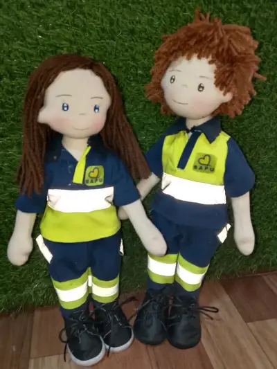 Muñecos de tela con uniforme de paramedico - miniatura 2