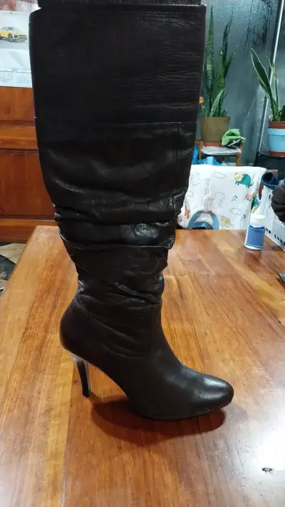 Botas de cuero cafe con tacón alto - miniatura 1