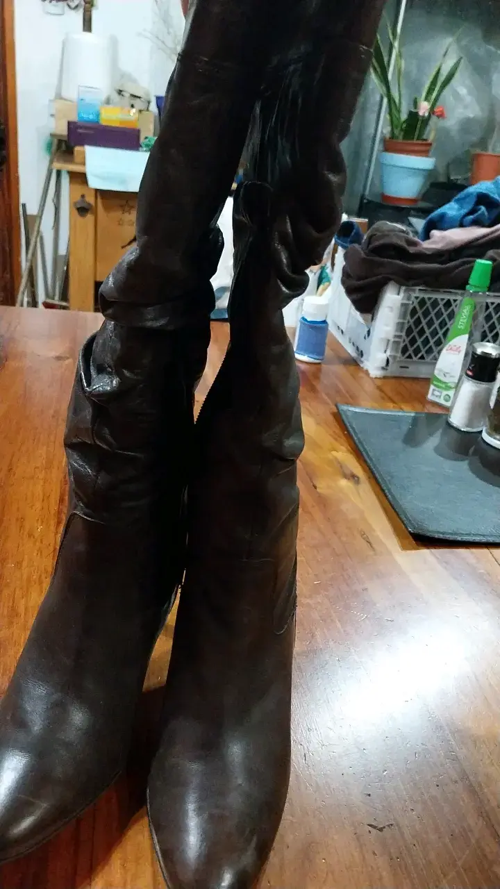 Botas de cuero cafe con tacón alto - 2